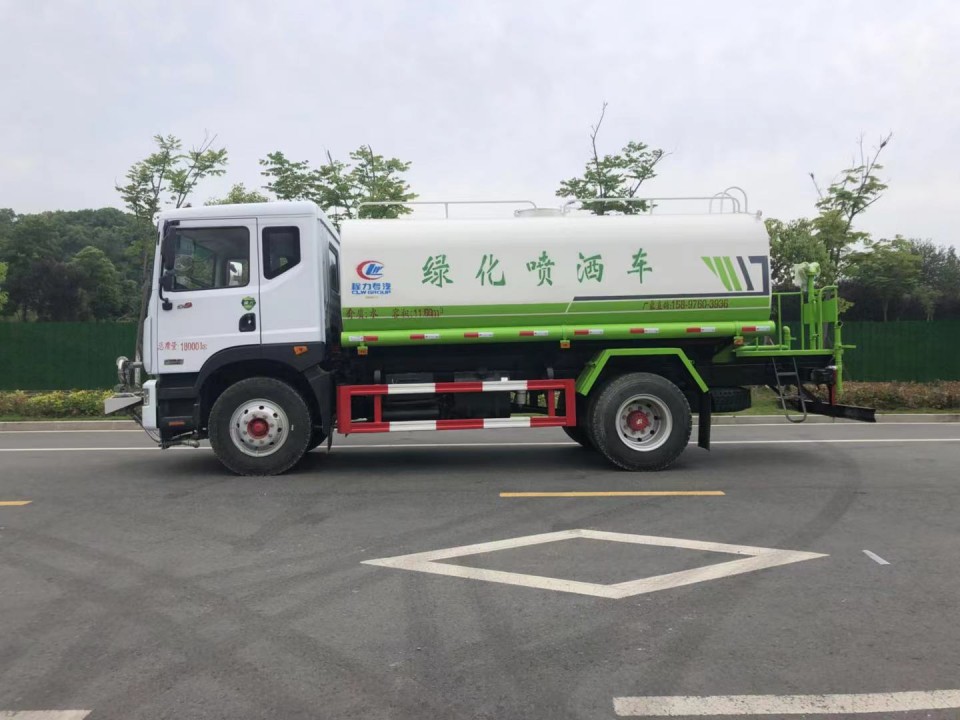 東風(fēng)145灑水車 東風(fēng)145灑水車