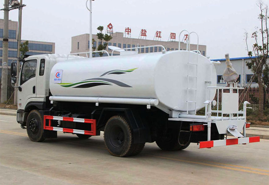 東風(fēng)專(zhuān)底12噸D1灑水車(chē)后面圖